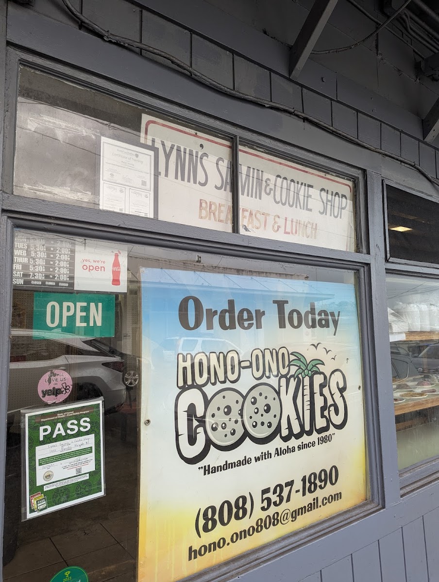 Lynn's Saimin & Cookie Shop